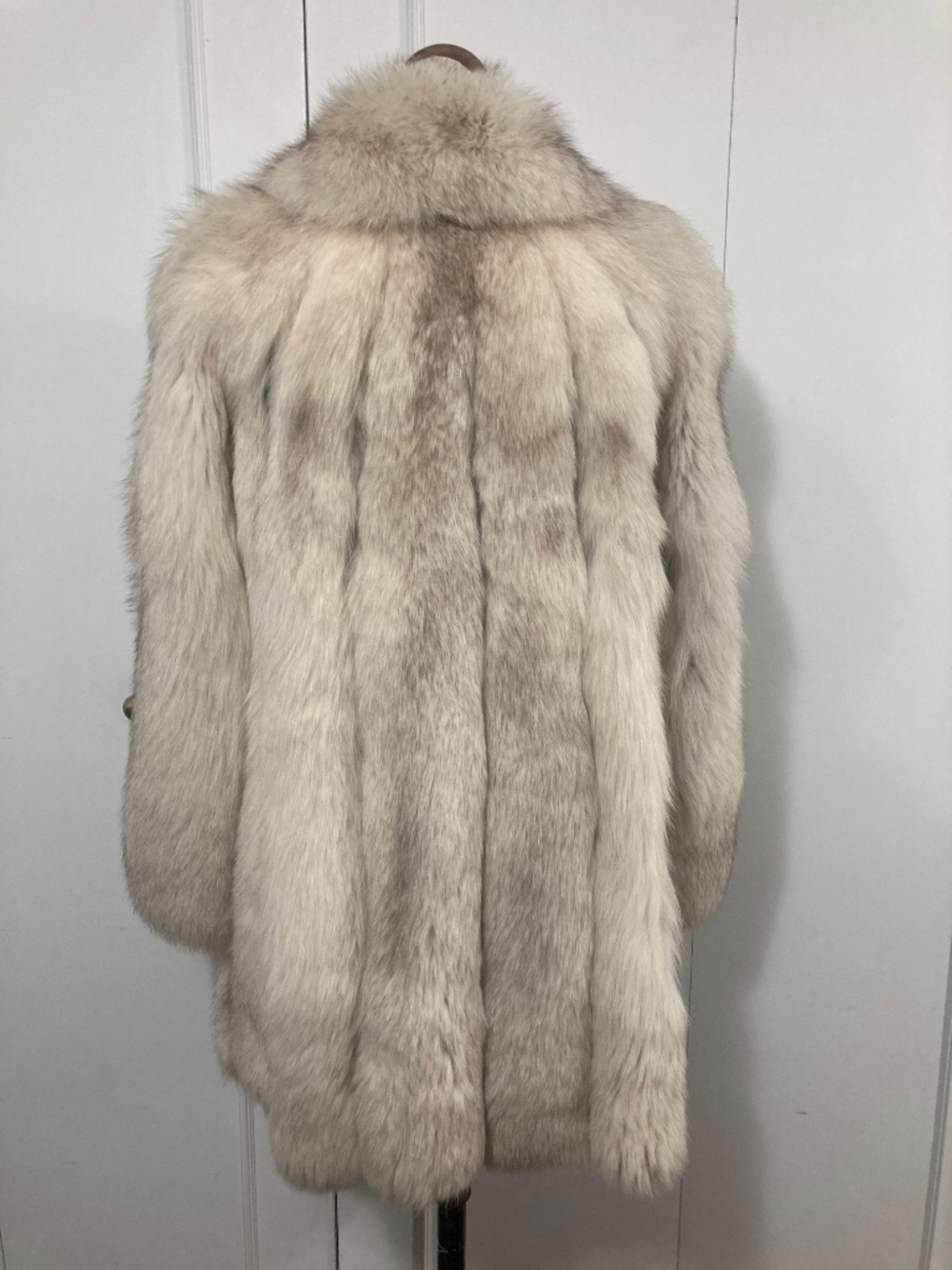 Norwegian fox fur jacket, size M .Silver /grey color - Picture 3 of 3